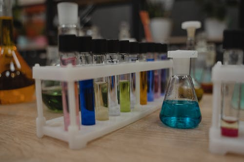 解析标准品国际监管差异：中国与全球法规要求比较