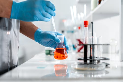 杂质对小分子药物稳定性的影响机制研究